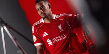 Liverpool adota cautela para estreia de Isak após contratação recorde