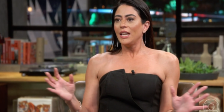 Carol Castro relembra perseguição na adolescência e assédio após estreia na TV