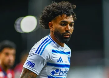 Gabigol decide para o Cruzeiro com golaço e celebra virada sobre o Bahia