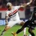São Paulo tropeça no Morumbis, perde para o Ceará e acumula quarta derrota seguida no Brasileirão