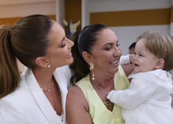 Virginia homenageia a mãe em batizado do filho: “Meu primeiro e maior amor”