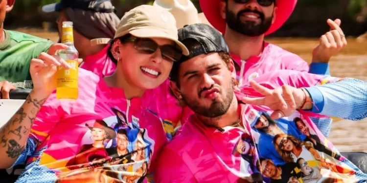 Zé Felipe compartilha primeira foto de mãos dadas com Ana Castela durante viagem em família