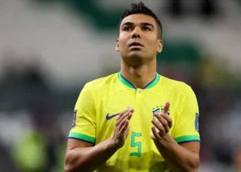 Casemiro lamenta derrota do Brasil e alerta: “45 minutos podem custar um sonho”