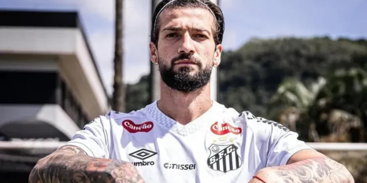 Emprestado pelo Cruzeiro, Lautaro Díaz vira destaque do Santos e ajuda na luta contra o rebaixamento