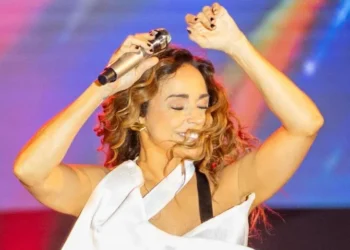 Daniela Mercury lança novo álbum e reforça resistência: “A arte pede coragem”