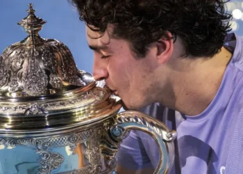 João Fonseca cumpre promessa inusitada após título na Basileia: “Minha namorada vai odiar”