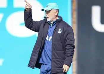 Mano Menezes ganha força e deve seguir no Grêmio em 2026