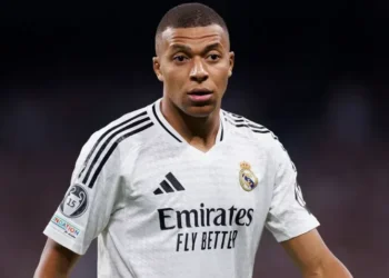 PSG e Mbappé travam disputa bilionária na Justiça: clube chama atitude do jogador de “lamentável”