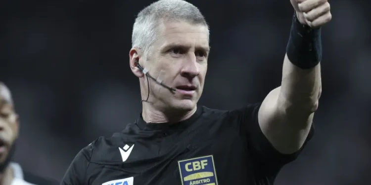 CBF define arbitragem para Cruzeiro x Corinthians pela semifinal da Copa do Brasil