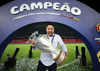 Arthur Elias é eleito o segundo melhor técnico de seleções do futebol feminino pelo IFFHS