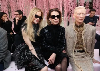 Fernanda Torres prestigia desfile da Chanel ao lado de estrelas de Hollywood em Paris