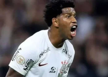 Grávida de ex-zagueiro do Corinthians denuncia pressão para aborto