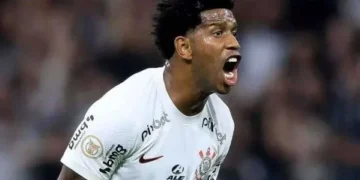 Grávida de ex-zagueiro do Corinthians denuncia pressão para aborto