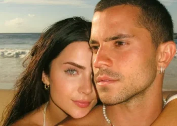 Jade Picon e André Lamoglia publicam fotos românticas durante viagem a Fernando de Noronha