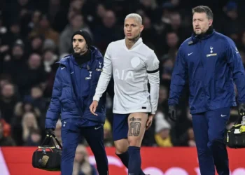 Richarlison tem lesão na coxa e deve ficar fora do Tottenham por até sete semanas