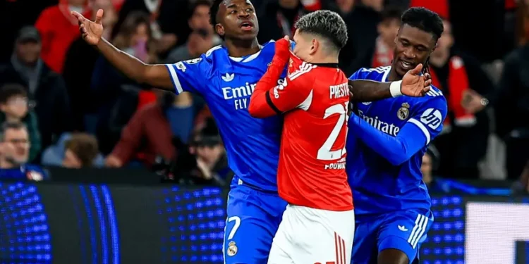 SL Benfica suspende cinco sócios por atos racistas contra Vinícius Júnior