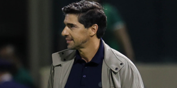 “Brasil não é para amadores”: Abel Ferreira critica demissão de Filipe Luís e exalta gestão do Palmeiras
