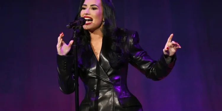 Além dos holofotes: Demi Lovato reflete sobre pressões e amizades na era de ouro do Disney Channel