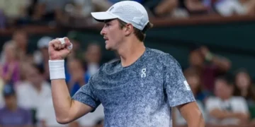 João Fonseca recebe elogios da mídia internacional após duelo com Jannik Sinner