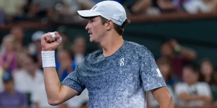 João Fonseca recebe elogios da mídia internacional após duelo com Jannik Sinner