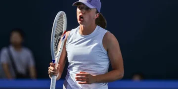 Swiatek aposta em ex-técnico de Nadal para reagir após início irregular