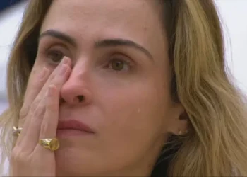 BBB 26: sem saber da internação do pai, Ana Paula Renault se emociona em desabafo