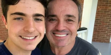Filho de Gugu presta homenagem no dia em que apresentador completaria 67 anos