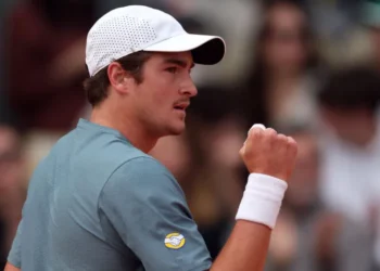 João Fonseca estreia com vitória em Monte Carlo e avança para enfrentar top 30