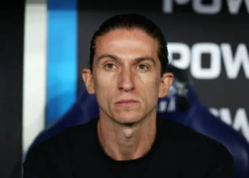 Filipe Luís entra na mira do Bayer Leverkusen para assumir clube alemão