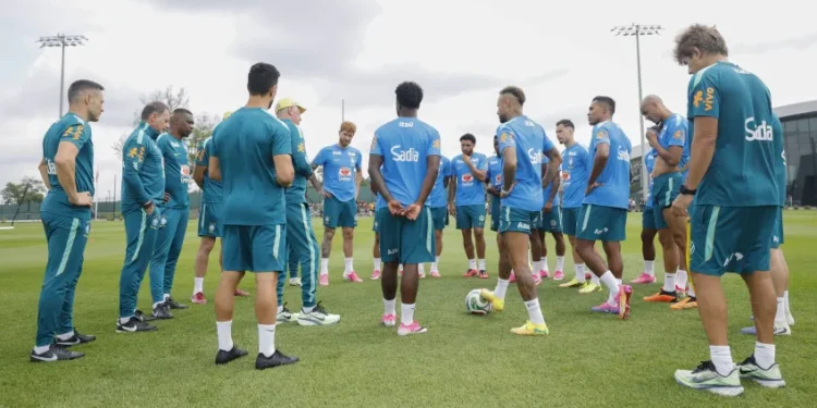 Brasil faz último ajuste antes de enfrentar o Japão; Neymar treina e Raphinha segue fora