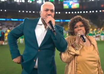 Alcione responde críticas após cantar Hino Nacional no Maracanã: “Foi uma falha técnica”