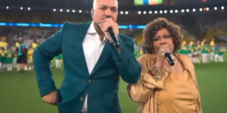 Alcione responde críticas após cantar Hino Nacional no Maracanã: “Foi uma falha técnica”