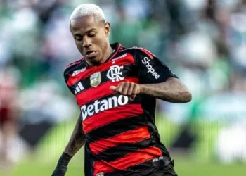 Flamengo libera Gonzalo Plata e Wallace Yan para definirem saídas do clube
