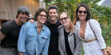 Elenco de “Rebelde” se reúne no velório de Lua Blanco e faz homenagem emocionante à atriz